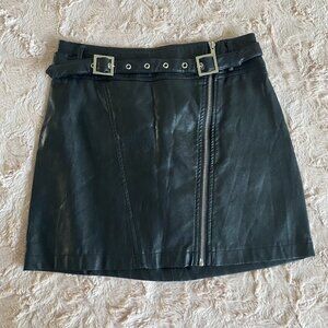 Forever 21 Womens Small Black Faux Leather Mini Skirt w/ Belt & Front Zip